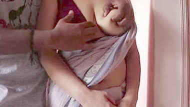 Desi bhabhi big boobs pressing by hubby in saree