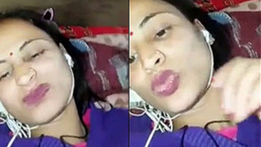 Desi Hot Bhabhi Fingering Her Sexy Pussy porn tube video