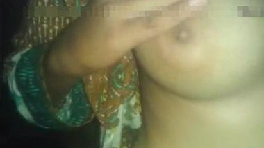 Sexy Desi Gf Showing her tits and riding Bf Dick
