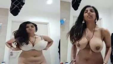Tamil girl removes bra shows huge boobs nude viral show